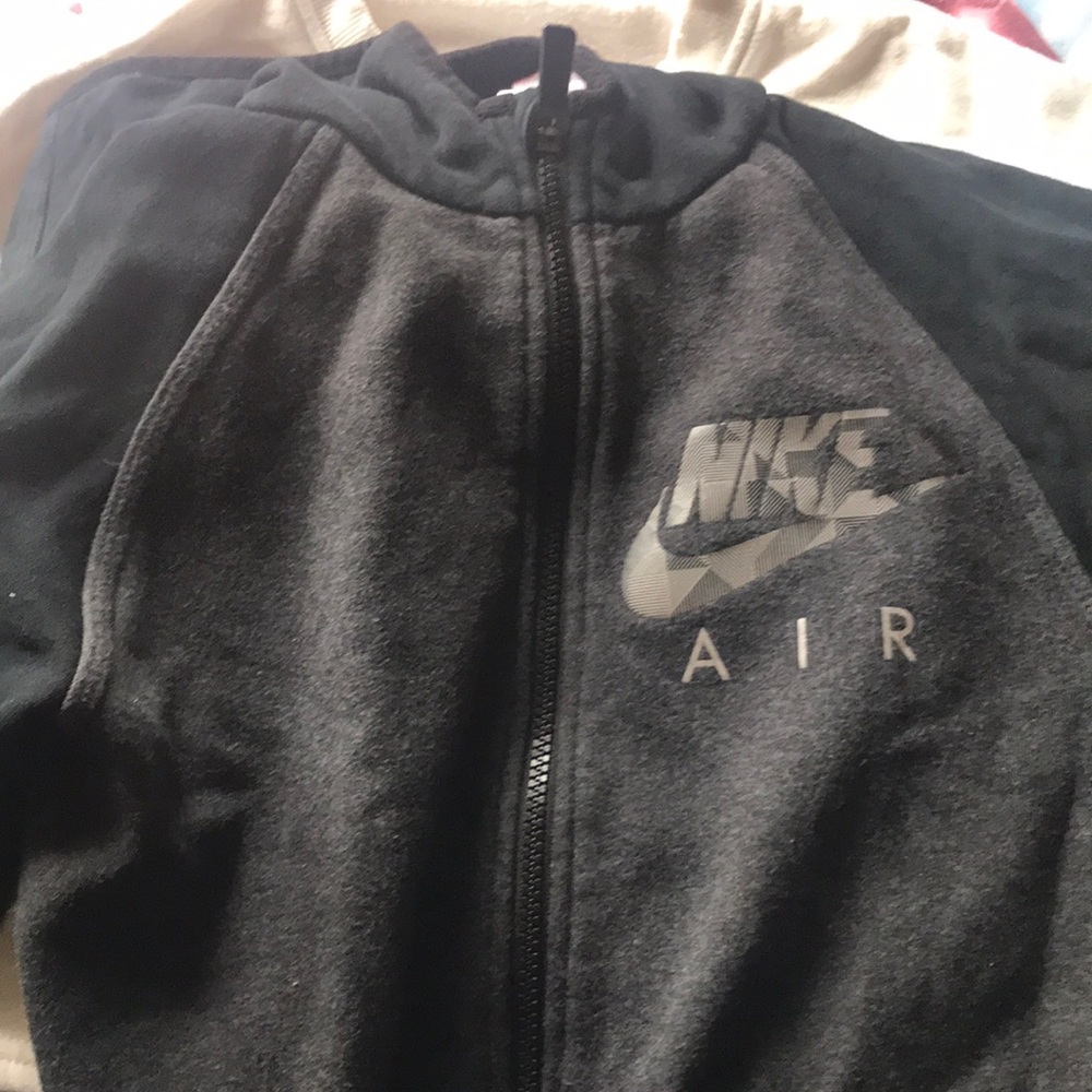 nike sweatshirt